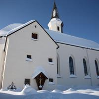 Die+Ortskirche+im+Winter+
